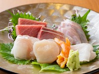 馴染みある、豊洲市場の仲卸業者の方から仕入れた鮮魚を使用『刺身盛合せ』