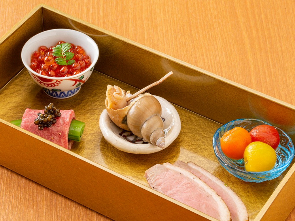 季節ごとの旬食材にこだわり、食材に合わせて調理法を選択『酒肴5種 盛合せ』