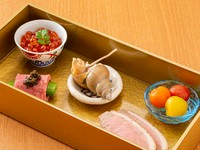 季節ごとの旬食材にこだわり、食材に合わせて調理法を選択『酒肴5種 盛合せ』