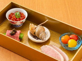 季節ごとの旬食材にこだわり、食材に合わせて調理法を選択『酒肴5種 盛合せ』