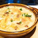 たっぷり魚介の濃厚グラタン！ まぶしたパン粉の食感とほのかな蟹みそ風味がたまらない！ 