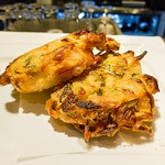 春の訪れを告げる魚 "シラウオ"と旬の菜の花のフリット!  豊かな風味と白魚のやさしい甘みをサクサクの衣が包みます。栄養も満点！