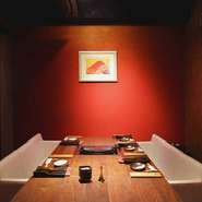 完全個室で、会食や接待に最適です。また少人数向けの個室もございますので、記念日やデートのご利用も可能です。