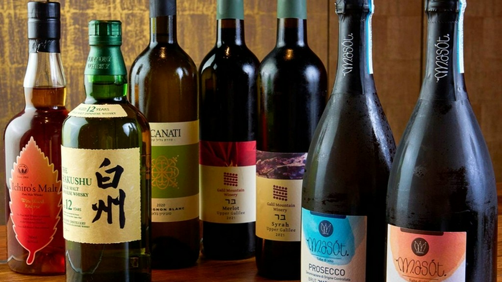 世界各地の名産ワインが大充実。グラス片手に優雅なパーティーを