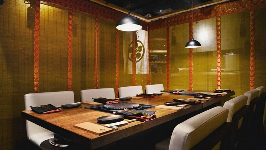 皇室御用達の簾に囲まれて