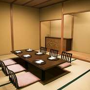 平川内には、大小5室の個室があり、掘り炬燵タイプとテーブル椅子タイプの2種類をご用意しています。