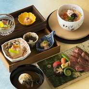 四季折々の素材を盛り込んだ日本料理を三つのお膳でお楽しみいただける軽めのコースです。
