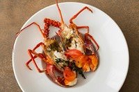 “食のエドモント”と称される、グルメレストランが集うホテル内に店を構える鉄板焼「山彦」。和と洋のテイストを融合させた鉄板焼を提供しております。季節の野菜、海鮮や肉の素材を知り尽くしたシェフが調理。