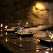 ワインリストはフランス産を中心に、日本産、ナパヴァレィ産など、鉄板焼きの料理にあわせた味わいのワインを取り揃えました。また併設の日本料理「平川」で揃えるこだわりの地酒もお勧めです。