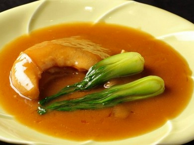 『特大フカヒレの姿煮込み』とろける！上海風白湯醤油味と麒麟特製黒トリュフの香りの2種