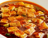 『沖縄直送島豆腐を使った特級山椒の効いた陳麻婆豆腐』当店人気メニュー！刺激的な辛さがクセになります