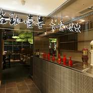 美しく華やかな店内