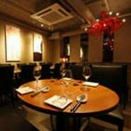 全１４０席！エリアに分かれて雰囲気の違った空間で本格料理を味わうことができるのがポイントです。