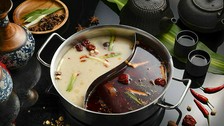 コスパ抜群！火鍋のほかに前菜、お食事、デザートのついたコースです