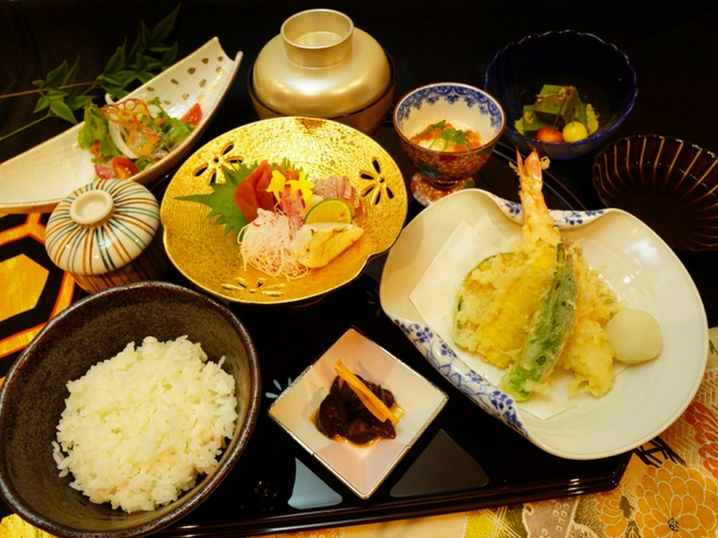 「春夏秋冬の旬の魚介」を堪能できる『お刺身ランチ』