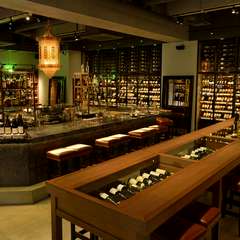 テーブル席とカウンター