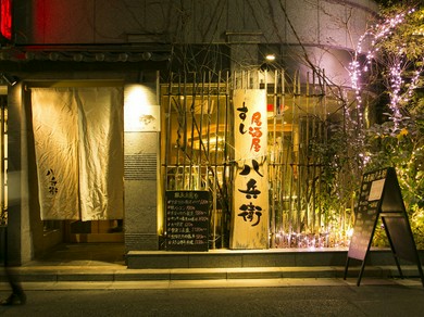 二人の会話も自然と弾む、カジュアルな雰囲気が魅力