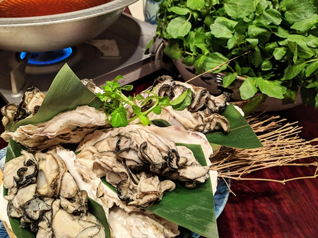 牡蠣とクレソンの鍋（うどん付）