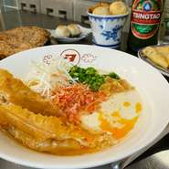 揚げパン付き豆乳スープ