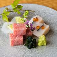 季節の料理と日本酒、備前焼の器、美しいカウンター、どれもが洗練されていて上品です。コースには、料理に合わせた7杯を提案してくれる日本酒のペアリングが付けられるのも魅力。気負わない会食の席に。