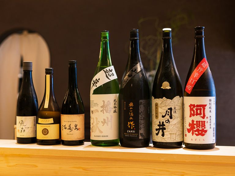 料理の味を引き立てる1杯を提案してくれる『日本酒ペアリングコース』