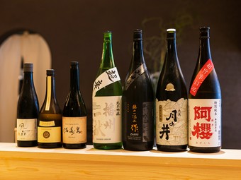 料理の味を引き立てる1杯を提案してくれる『日本酒ペアリングコース』