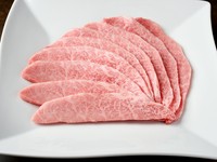 腕の部分で一頭からわずか3kgしかとれない部位です。隠れファンの多いミスジです。