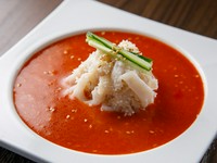 大人気センマイ刺し。安福特製の酢味噌と新鮮な白センマイをどうぞ。