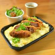 〈内容〉
特製肉ちらし
ミニサラダ
スープ
