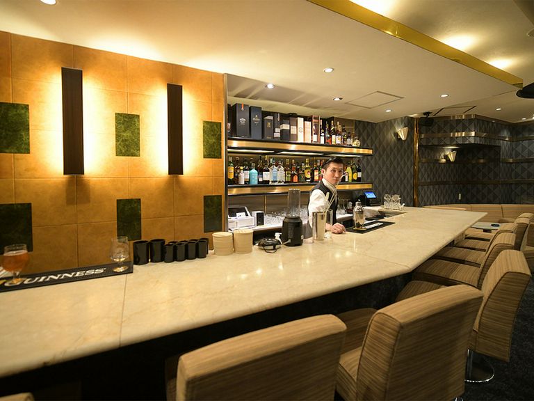 おひとり様もバー初心者も大歓迎。ほっと落ち着くリラックス空間