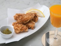 おつまみメニューの大定番。さっくりジューシーな『唐揚げ』