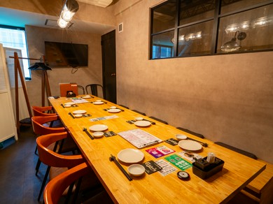 オシャレな個室は最大8名・10名利用可能