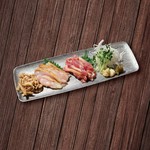 三大地鶏の一つ、鹿児島県産の地鶏レッドチャンピオンを使用。 新鮮、プリップリ、コリコリ、お酒と相性良し!!隠れ逸品。