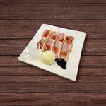 合鴨を焼いて低温調理。鴨特有の味わいをレア感で