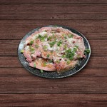 低温調理で旨みと柔らかさを引き出し、カルパッチョ風に