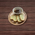 やまゆり牛をデミグラスソースで煮込みました。とろけるようなお肉とコクのあるソース。トーストにのせてお召し上がりください。