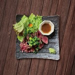 直火で焼いた やまゆり牛をニンニク醤油味で