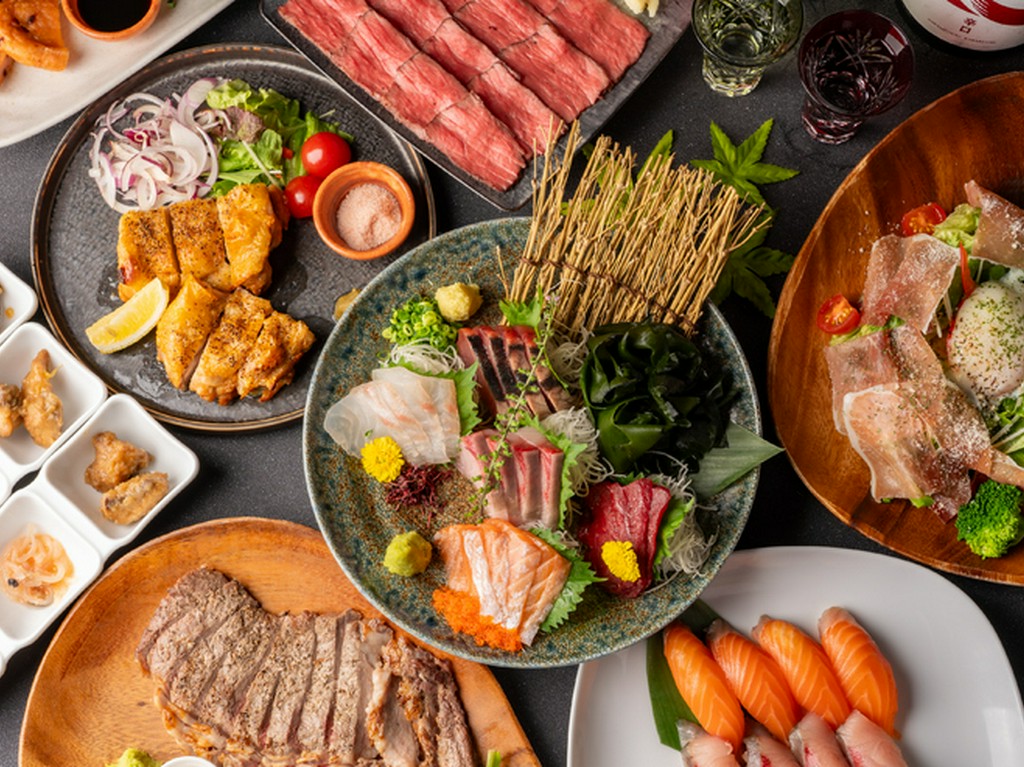 各コース2時間飲み放題付き。コースメニュー詳細はコースタブでもご紹介中です