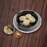 肉汁たっぷり熱々ぎょうざ。やけどにご注意ください。