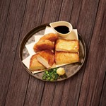 鹿児島産のふんわり甘い、チーズ、紅しょうが、プレーンの3種のさつま揚げ。