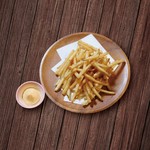 揚げた後にバターを絡め、食欲誘う香りでコーティングしてます♪