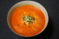 グランドメニューに登場してから人気商品に!!鶏白湯ベースで作っているのでコクと奥行きのある旨さ。そこに絶妙な辛味を加えてみました♪ 刺激が欲しい方にぜひ。