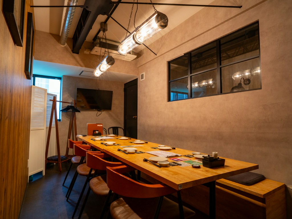 おしゃれな個室は4名以上で予約承ります