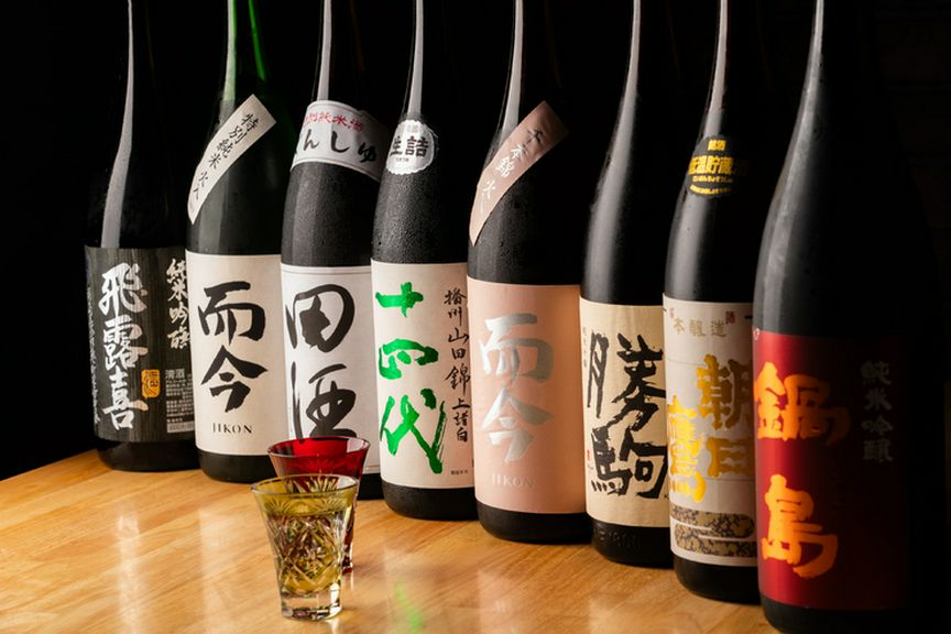 豊富な日本酒ラインナップに自信あり！飲み比べもあります