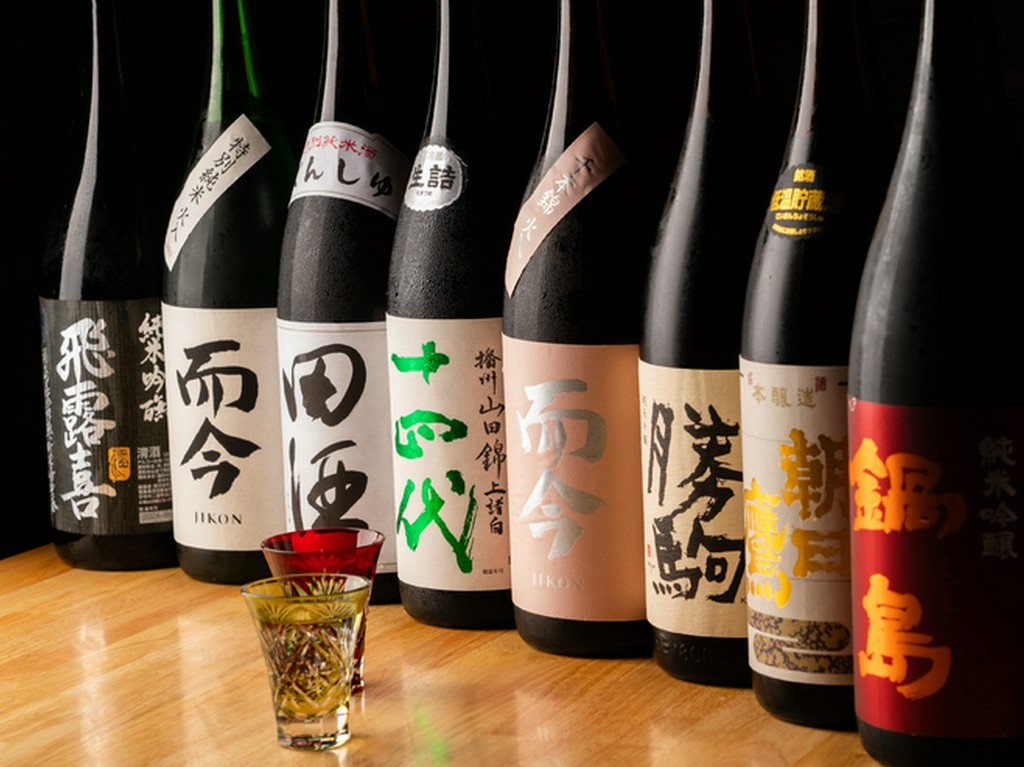 豊富な日本酒ラインナップに自信あり！飲み比べもあります