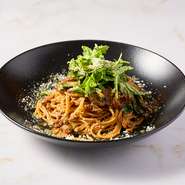 〈サラダ・スープ付き〉
様々なジャンルを通し鍛え抜かれた技術で年代問わず誰でも楽しめる料理を提供するシェフこだわりの“本日のパスタ”。
※パスタの内容は係の者にお尋ねください。