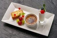 デザート：プラス600円でお召し上がりいただけます。
食後にシェフおすすめデザートはいかがでしょうか。ちょうど良い量でリーズナブルに、贅沢なランチタイムをお過ごしください。