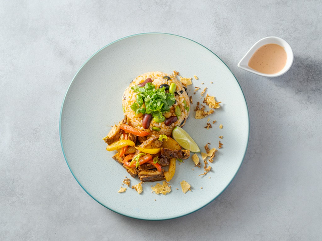 半月ごとに内容変更するライスランチ
季節のサラダ＆日替わりスープ＆ホテルメイドのパン2種