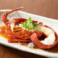 素材を生かした広東料理の王道蒸し物料理。特製醤油と海鮮との相性が抜群な逸品です。