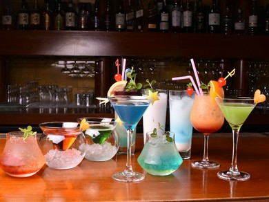 種類豊富なドリンクを夜景を眺めながらお楽しみください。